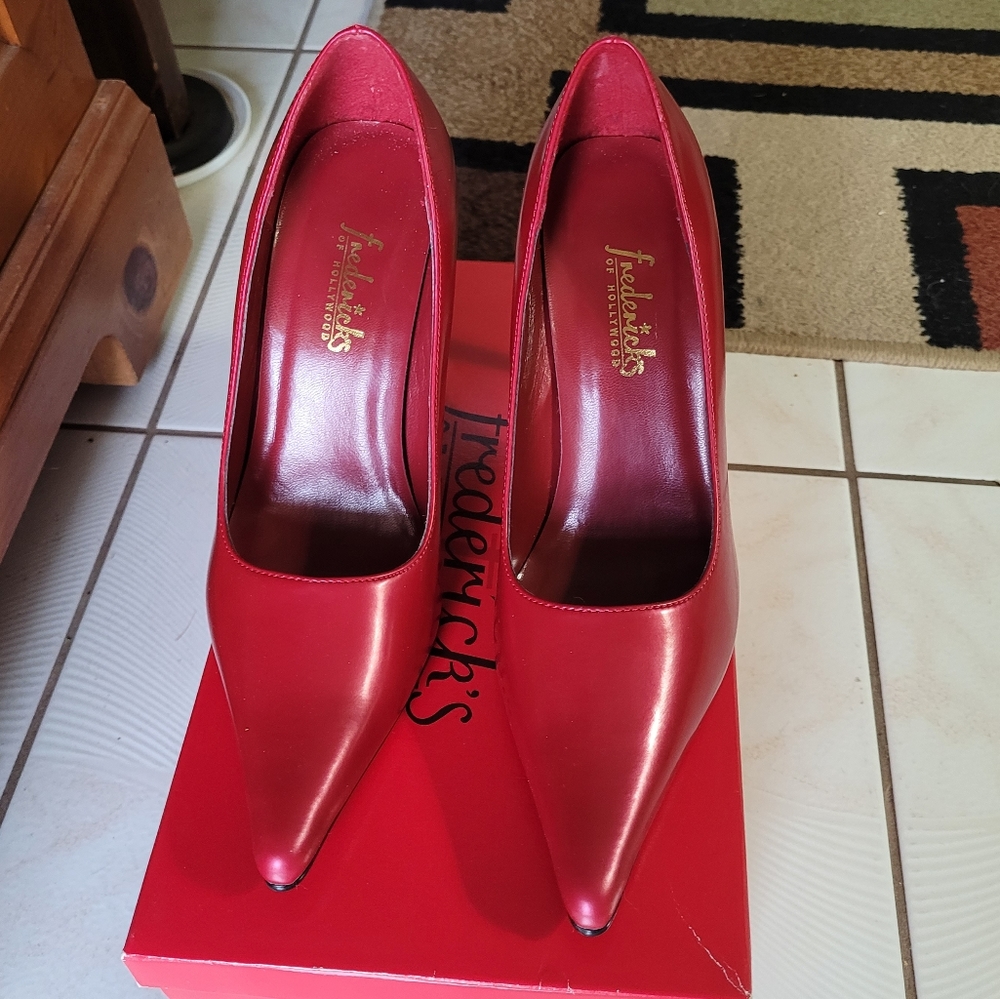 Frederick's of Hollywood Red pumps Size 6.5
